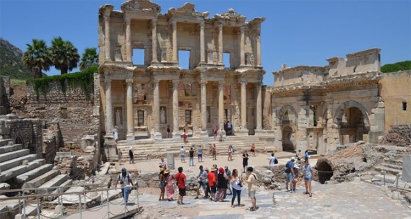 Dünyaca ünlü Efes antik kenti UNESCO Dünya Kültür Mirası listesine dahil edildi (İHA)