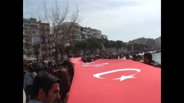 Çanakkale'de 98 metrelik dev Türk bayrağı