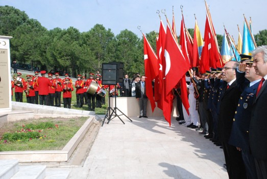 18 Mart Şehitler Anıtı, Akhisar