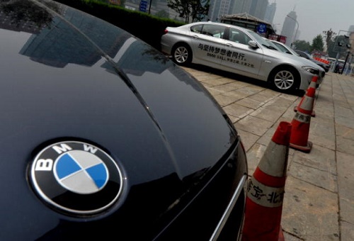 BMW Çin'de bayilerine 689 milyon Euro tazminat ödeyecek (Foto: MARK RALSTON/AFP/Getty Image)