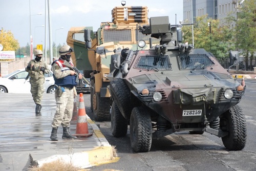 Diyarbakır'da gergin bekleyiş: Asker şehre indi (Fotoğraf: İHA)