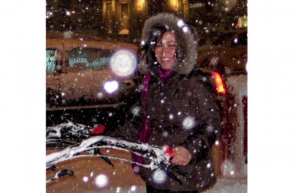 New York’ta bir kış akşamı, Orblar havada uçuşuyor 2009 (Joanne Day)
