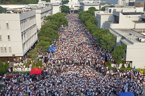 Hong Kong'da 10.000 öğrenci bir haftalık boykot başlattı (Pan Zaishu/Epoch Times)