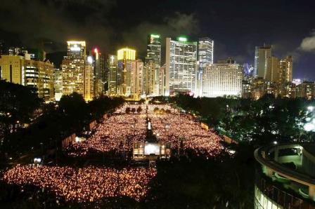 200.000 kişi mum ışıkları ile Tiananmen katliamını andı (Fotoğraf: Jessica Hromas, Getty Images)
