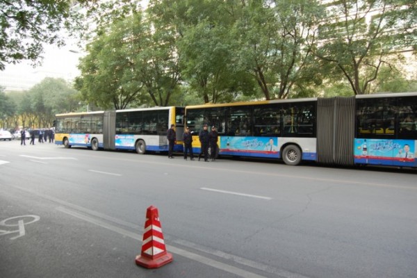 Police_buses_Beijing_bank_protest-676x450