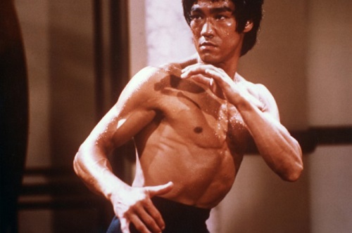 Bruce Lee "Enter the Dragon" filminde. (BAMcinématek/Photofest)