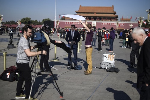 Yabancı gazeteciler Tiananmen Meydanında, 9 Kasım- Pekin (Fred Dufour/AFP/Getty Images)