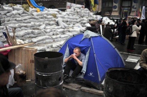12 Aralık 2013 Ukrayna'a ayaklanma sırasında çadırlarda yaşayan barışçıl protestocular (Onur Coban/Anadolu Agency/Getty Images)
