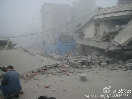  20 04 2013 tarihinde Çin'de 6.9 Büyüklüğünde deprem meydana geldi. (Weibo.com)