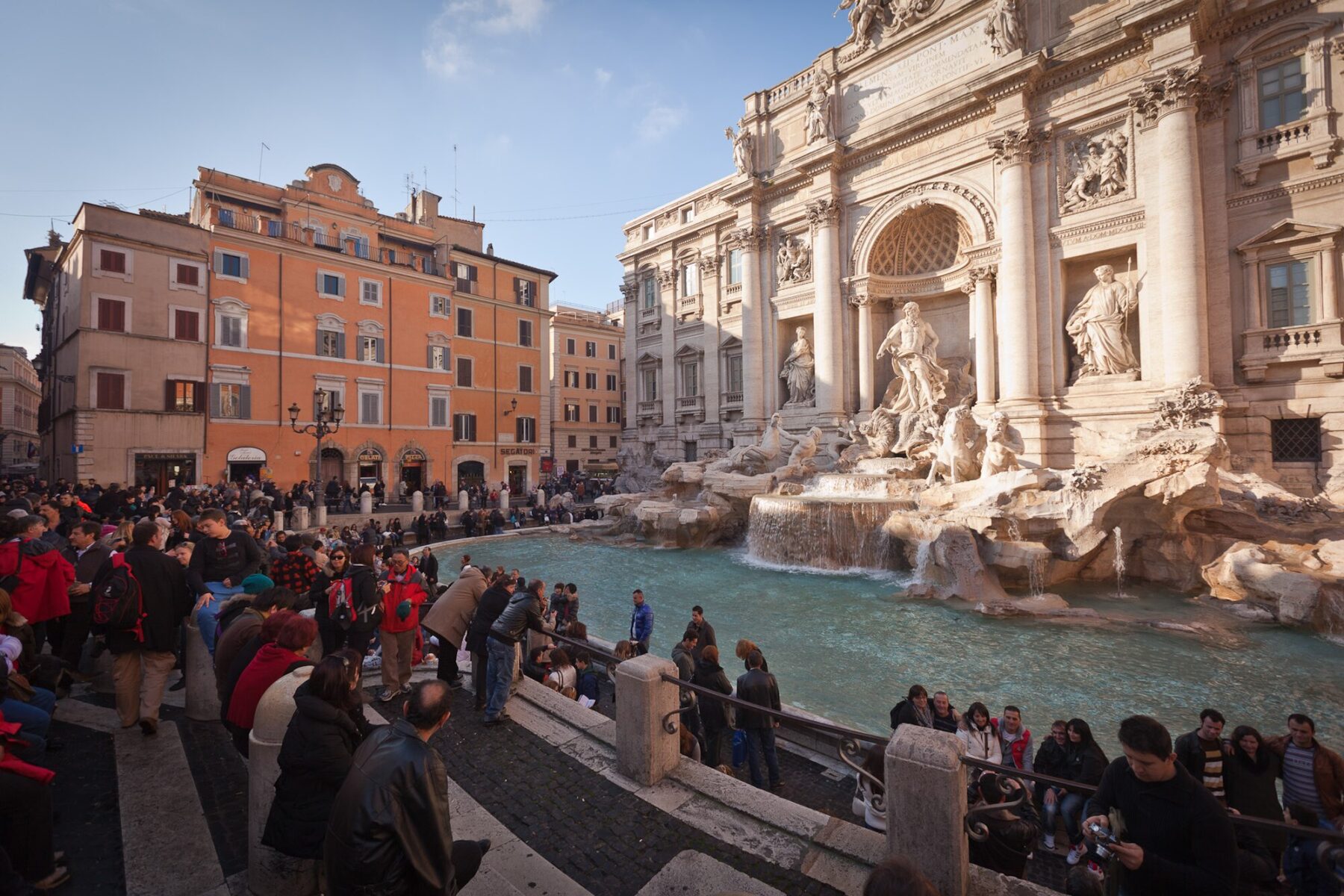 Roma tatiline gelen yüzlerce turist sahte konaklama ilanlarıyla kandırıldı. Dolandırıcılar sokaklarda gezen yüzlerce turisti mağdur etti. (Fotoğraf: Wikimedia)