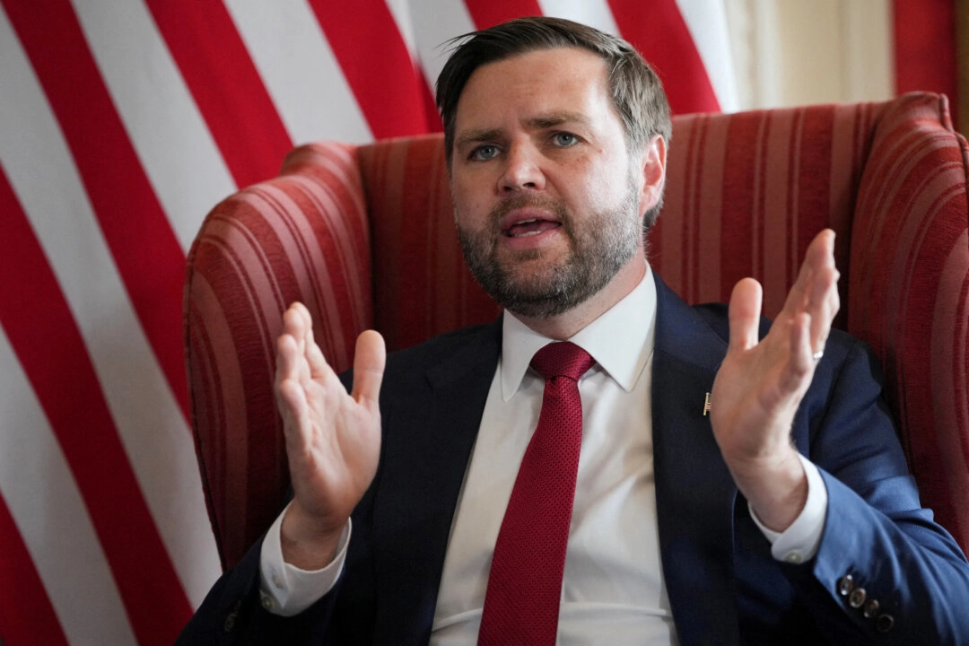 ABD Başkan Yardımcısı JD Vance, 8 Ağustos 2025’te İngiltere’nin Kent şehrindeki Chevening House’ta İngiltere Dışişleri Bakanı David Lammy ile yaptığı görüşme sırasında. (Fotoğraf: Kin Cheung/Pool - Reuters aracılığıyla)