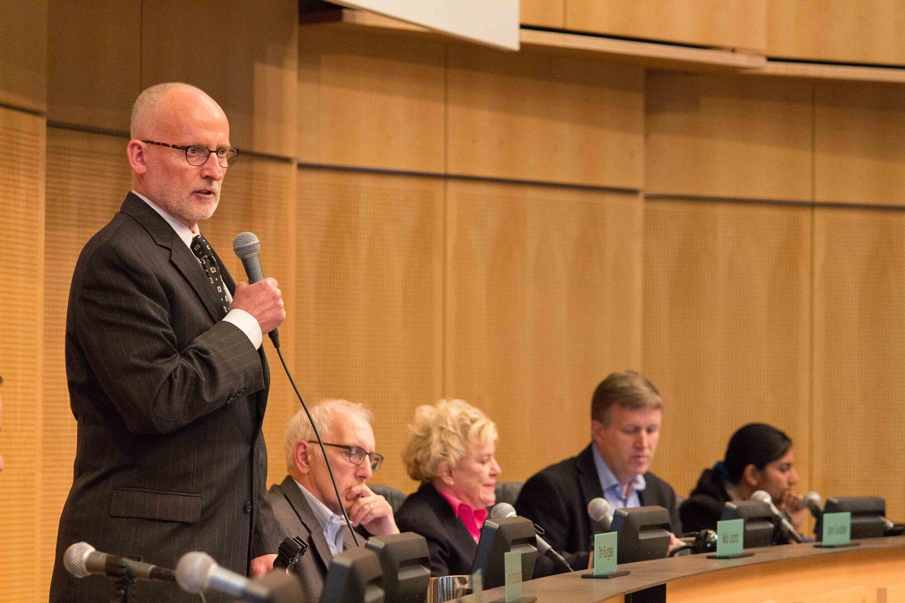 Avustralya, Melbourne ve Sydney’deki saldırılar nedeniyle İran Büyükelçisini sınır dışı etti ve Tahran’daki büyükelçiliğini geçici olarak kapattı. ASIO Genel Direktörü Mike Burgess konuşuyor. (Fotoğraf:  Wikimedia)