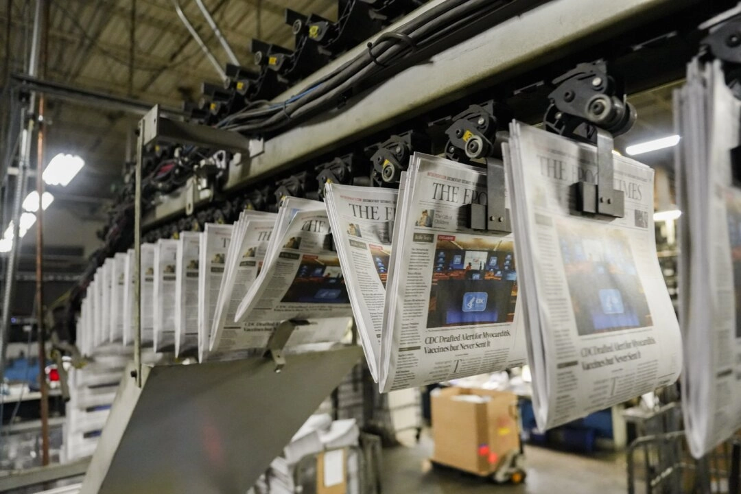 Epoch Times gazeteleri, 23 Ocak 2024’te New Jersey’deki bir matbaada basıldı.
(Fotoğraf: Samira Bouaou/The Epoch Times)