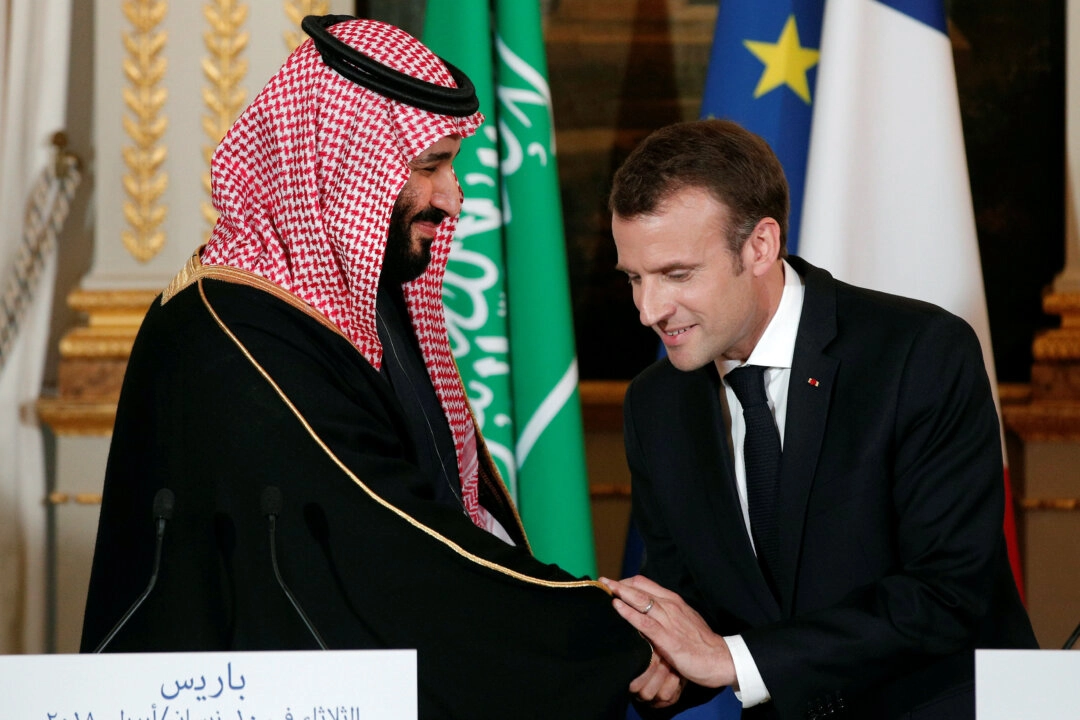 Fransa Cumhurbaşkanı Emmanuel Macron ve Suudi Arabistan Veliaht Prensi Muhammed bin Selman, 10 Nisan 2018'de Paris'teki Élysée Sarayı'nda düzenlenen basın toplantısına katıldı. (Fotoğraf: Yoan Valat/Pool - Reuters aracılığıyla)