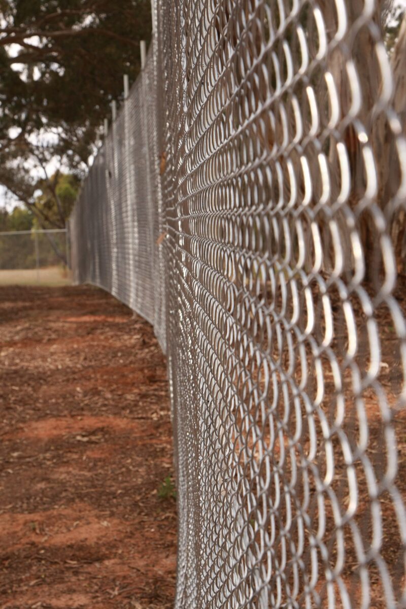 Çin, insan ticareti ve zorla çalıştırma suçlarıyla küresel tepkilerin odağında. Inverbrackie Alternatif Gözaltı Yeri. (Fotoğraf: Wikimedia)