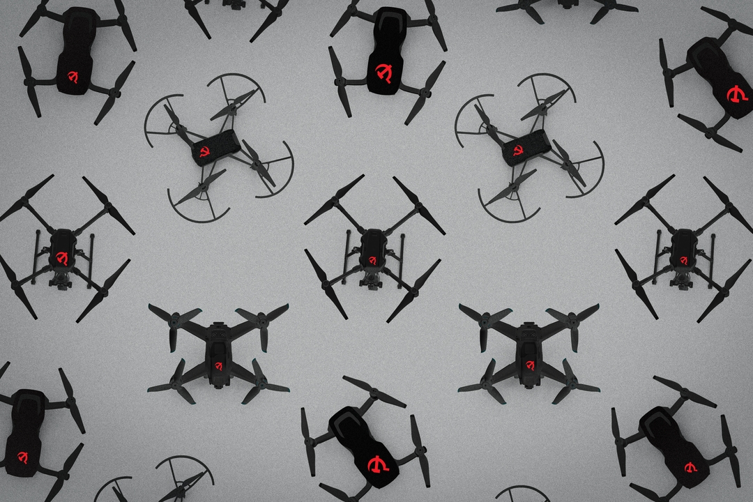 Çin, dron teknolojisinde sivil üretimi askeri güce dönüştürüyor; ABD ise yazılım ve güvenli tedarikle karşılık veriyor. Rekabet hızla büyüyor. Fotoğraf: The Epoch Times ve Shutterstock