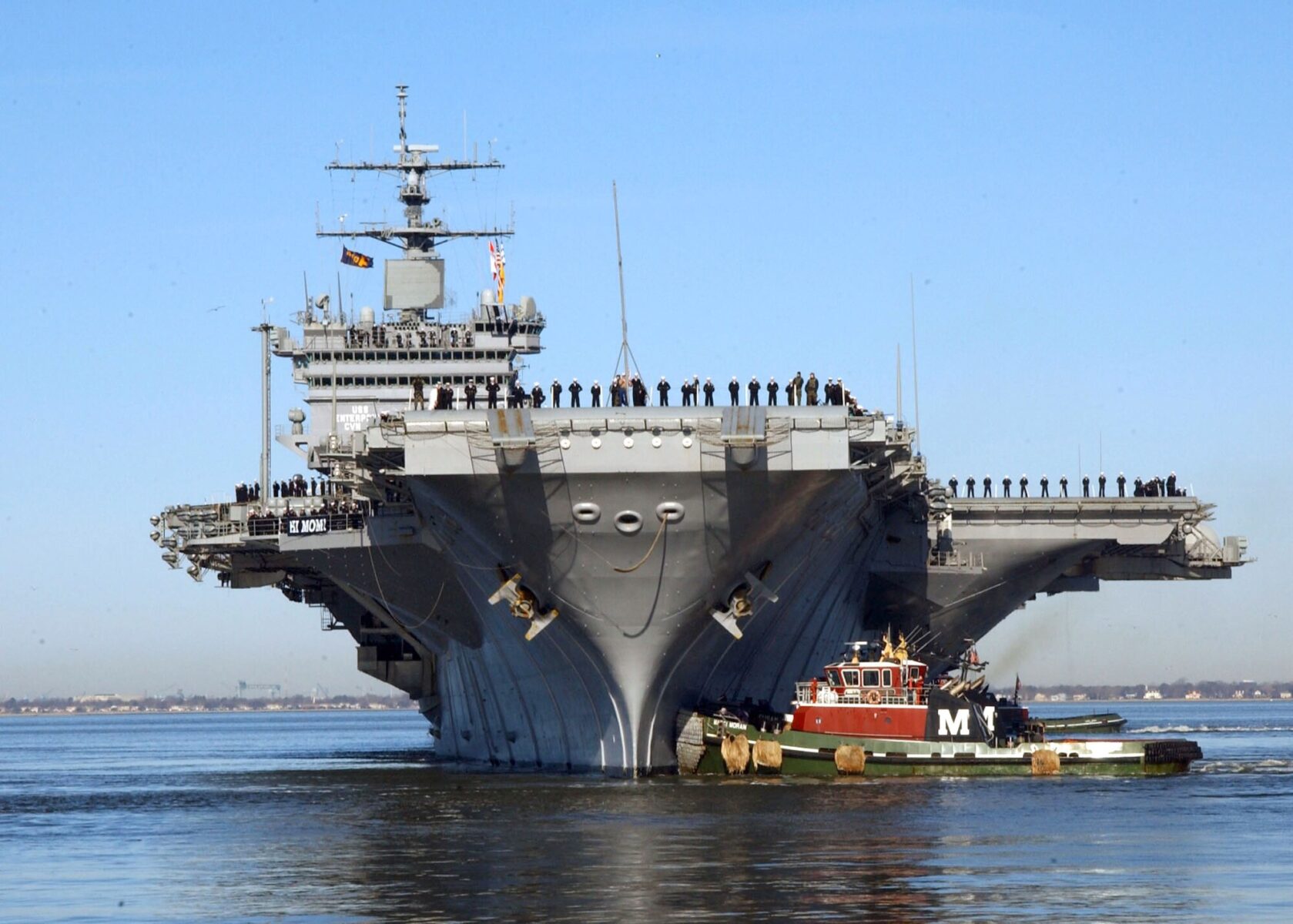 ABD Donanması 040229-N-7097H-006, nükleer enerjiyle çalışan uçak gemisi USS Enterprise (CVN 65) üzerindeki denizciler. (Fotoğraf: Wikimedia) 