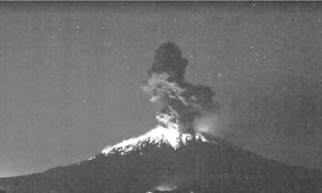 Japonya’daki Sakurajima Yanardağı Patladı, Kül Yağışı Uçuşları İptal Ettirdi