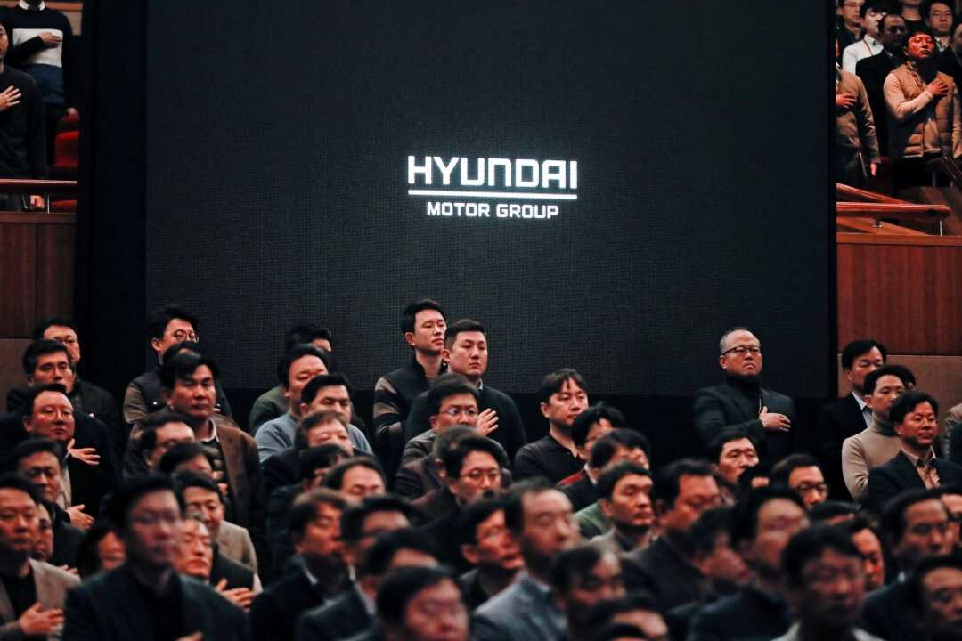 Hyundai Motor Group çalışanları, 2 Ocak 2020 tarihinde Güney Kore’nin Seul kentinde şirketin yeni yıl törenine katılıyor. (Fotoğraf: Kim Hong-Ji/Reuters)