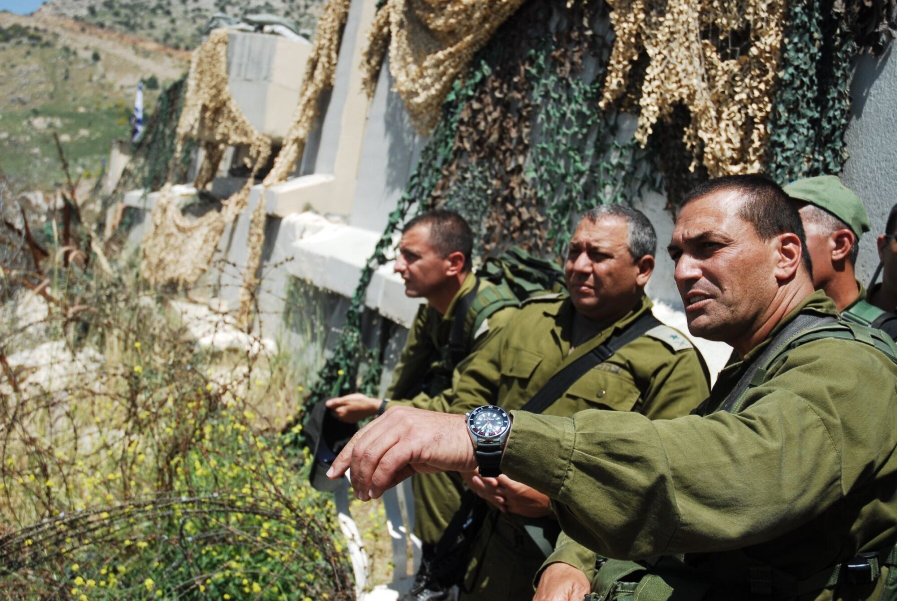 Kuzey Komutanı Korgeneral Gadi Eisenkot ve 36. Tümen Tuggeneral Eyal Zamir, bu sabah Hila Lookout'ta bir araya geldi. (Fotoğraf: Wikimedia)