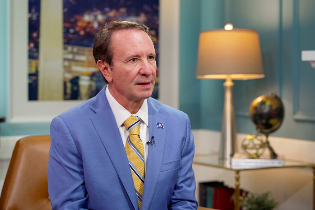 Louisiana Valisi Jeff Landry, 16 Ekim 2025'te Washington'da EpochTV'den Jan Jekielek ile röportaj yaptı. (Fotoğraf: Epoch Times)