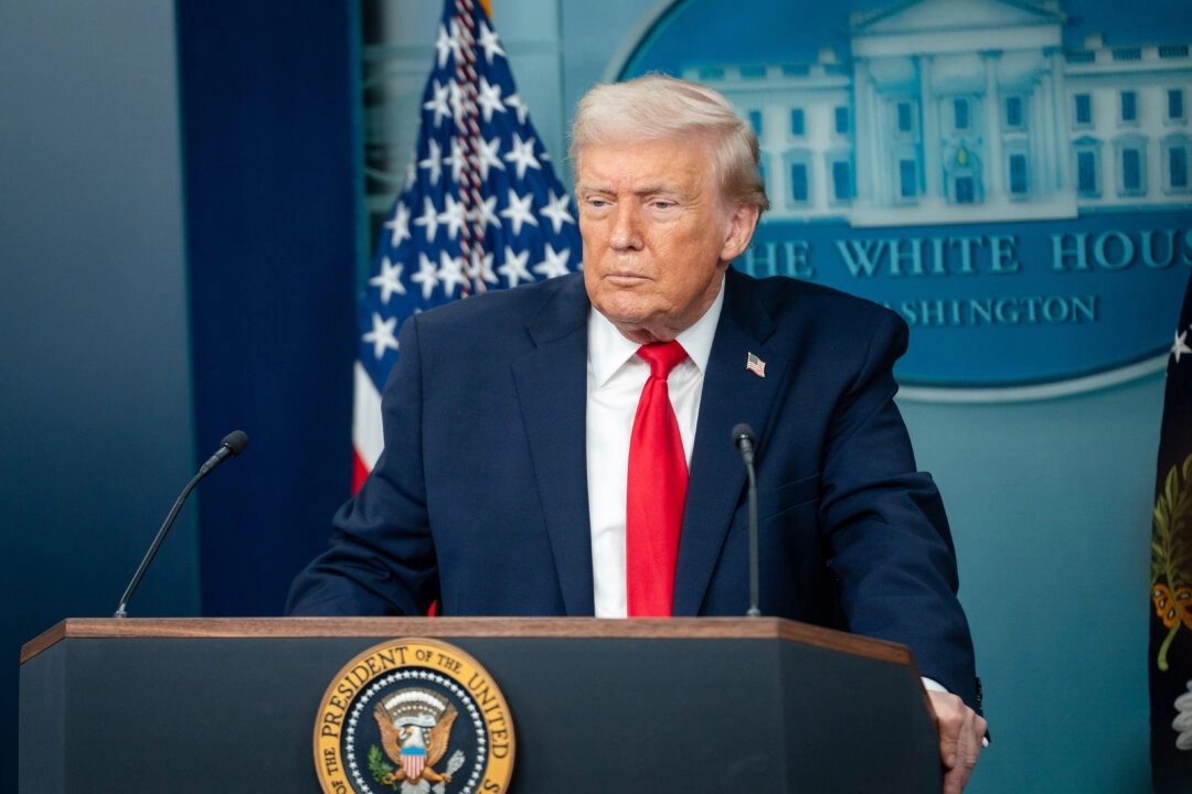 ABD ile İran, 6 Şubat’ta Umman’da resmi görüşme yapacak. ABD Başkanı Donald Trump, Gaziler Anıtı Coliseum’unda düzenlenen bir seçim mitinginde destekçileriyle konuşurken. Arizona Eyalet Fuarı, Arizona, Phoenix. (Fotoğraf: Wikimedia)