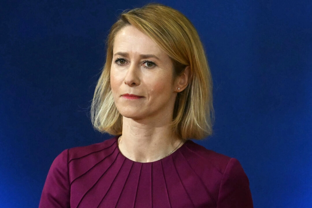 Kaja Kallas, Avrupa'nın savunma stratejilerinde daha bağımsız bir yaklaşım benimsemesi gerektiğini söyledi. AB Yüksek Temsilcisi Kaja Kallas, 22 Ocak'ta Brüksel'de bir Avrupa Konseyi toplantısına katıldı. (Fotoğraf: The Epoch Times aracılığıyla, Nicolas Tucat, AFP - Getty Images)