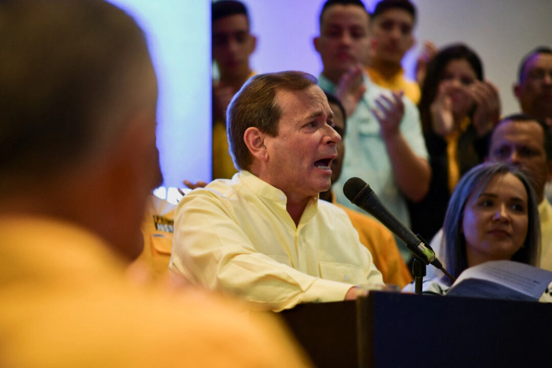 Venezuelalı milletvekili ve siyasetçi Juan Pablo Guanipa, 2022'de başkanlık ön seçimleri için aday oldu. "Primero Justicia" muhalefet partisinin düzenlediği etkinlikte konuşma yaparken. 10 Kasım 2022, Caracas, Venezuela. (Fotoğraf: The Epoch Times aracılığıyla, Gaby Oraa, Reuters)