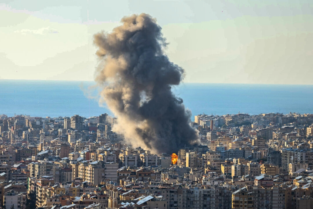 2 Mart 2026’da İsrail’in Beyrut’un güney banliyölerine düzenlediği bombardıman sonrası dumanlar yükseliyor. (Fotoğraf: Ibrahim Amro/AFP via Getty Images)