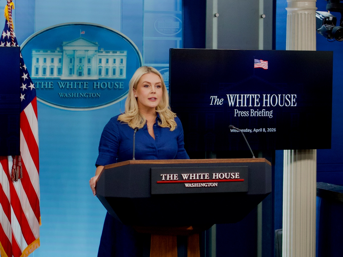 Beyaz Saray Sözcüsü Karoline Leavitt, medya mensuplarına Küba'daki ekonomik ve siyasi krizle ilgili açıklamalar yaptı. 8 Nisan 2026, Washington. (Fotoğraf: Travis Gillmore, The Epoch Times)