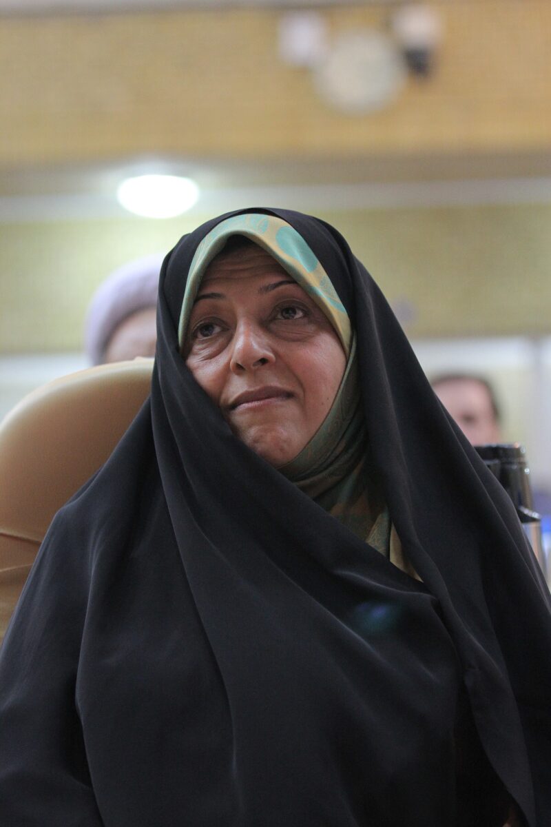 ABD, 1979’daki rehine krizine karışan İranlıların aile üyelerinin yasal statülerini iptal etti. Söz konusu kişiler sınır dışı edilmek üzere tutuklandı. Tutuklananlar arasında 2013'te İran Cumhurbaşkanı Yardımcısı olan Masume Ebtekar'ın aile bireyleri de var. (Fotoğraf: Wikimedia)