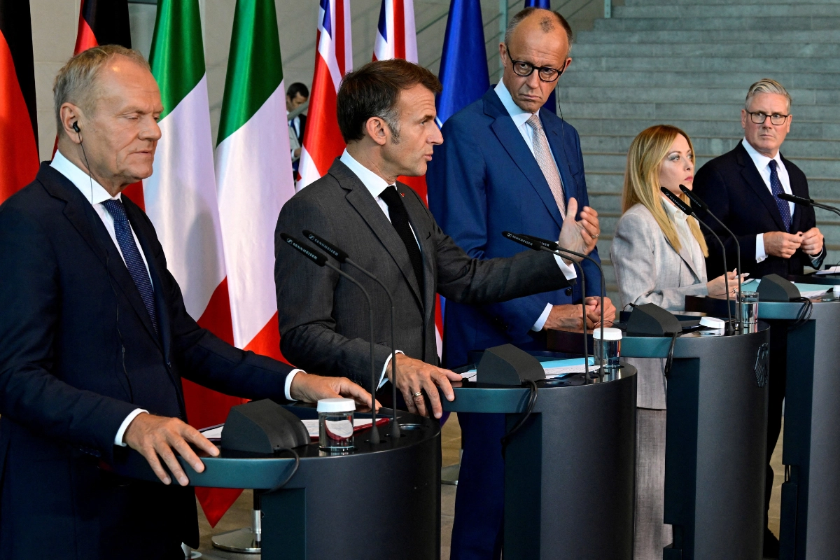 Avrupa liderleri NATO içindeki rolü güçlendirme ve savunma iş birliğini artırma kararı aldı. Polonya Başbakanı Donald Tusk, Fransa Cumhurbaşkanı Emmanuel Macron, Almanya Başbakanı Friedrich Merz, İtalya Başbakanı Giorgia Meloni ve İngiltere Başbakanı Keir Starmer, 24 Haziran 2026 tarihinde Almanya'nın başkenti Berlin'deki Başbakanlık binasında düzenlenen Avrupa Beşlisi (E5) liderler toplantısının ardından basına açıklama yaptı. (Fotoğraf: John MacDougall/Pool/Reuters)