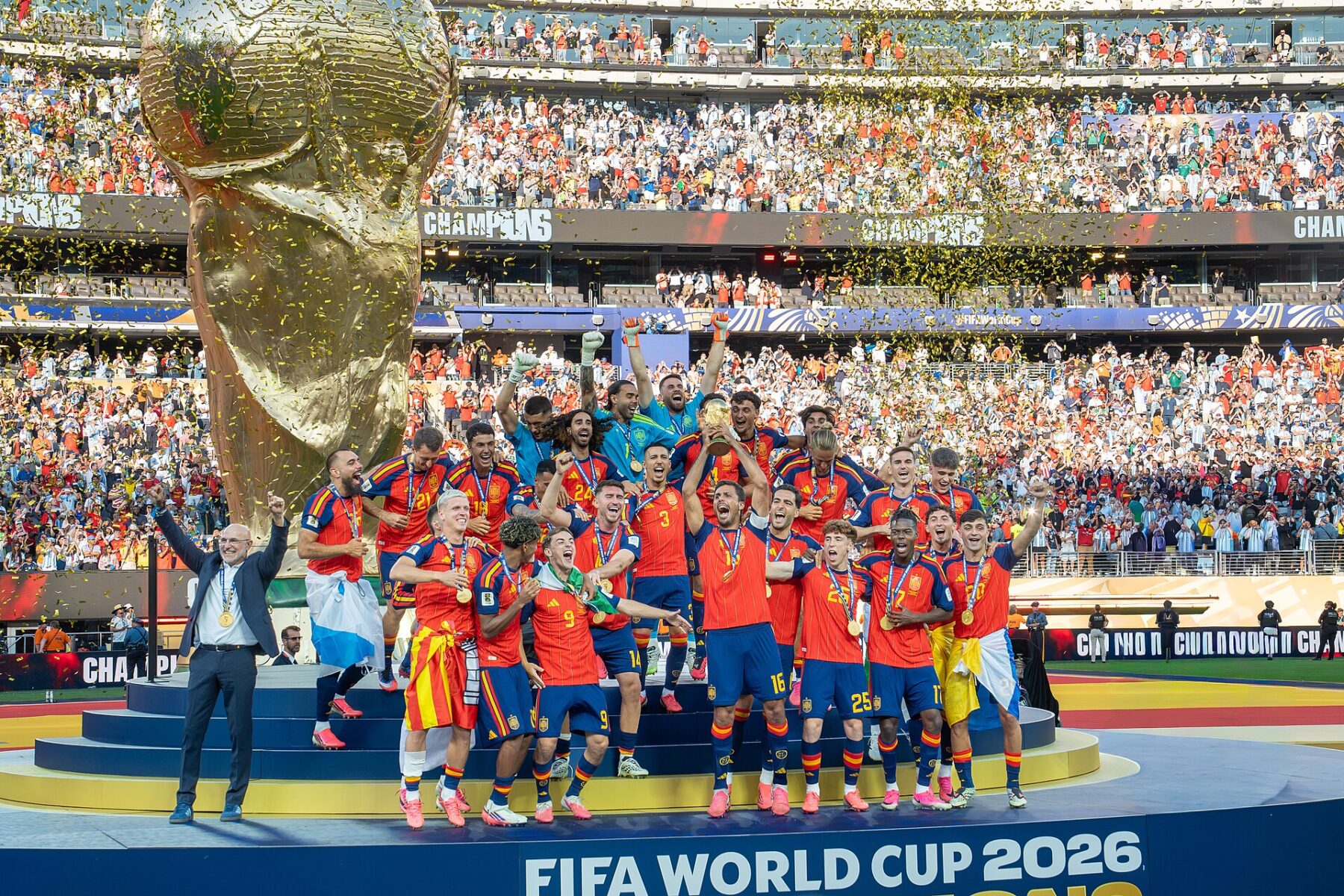2026 FIFA Dünya Kupası Finali'nde Arjantin'i mağlup ederek şampiyon olan İspanya'nın futbolcuları kupayla kutlama yapıyor. (Fotoğraf: Wikimedia)