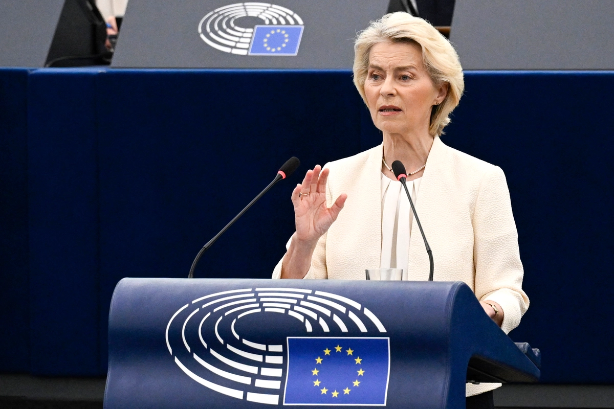 Avrupa Komisyonu Başkanı Ursula von der Leyen, 16 Eylül 2026'da Fransa'nın doğusundaki Strasbourg'da Avrupa Parlamentosu Genel Kurulu'nda düzenlenen yıllık konuşmasında hitap ediyor. Jean-Christophe Verhagen/AFP via Getty Images.