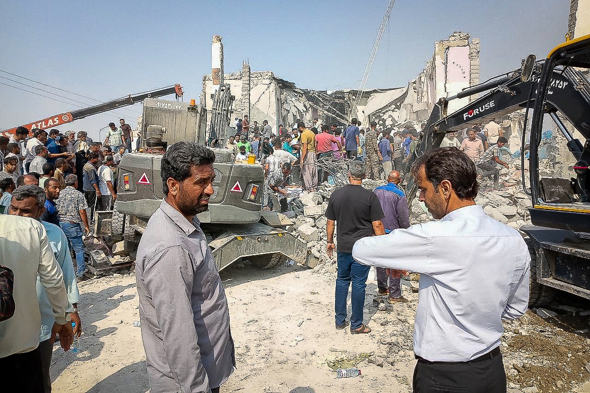 BM destekli soruşturma, ABD’nin İran’daki iki saldırısının savaş suçu oluşturabileceğine ilişkin makul gerekçeler bulunduğunu bildirdi. Bu fotoğraf, İran’ın ISNA haber ajansından alınmıştır. Görüntü, 28 Şubat 2026’da İran’ın güneyindeki Hürmüzgan eyaletine bağlı Minab kentinde bir okula düzenlenen saldırının gerçekleştiği bölgeyi gösteriyor. Ali Najafi/ISNA/AFP via Getty Images