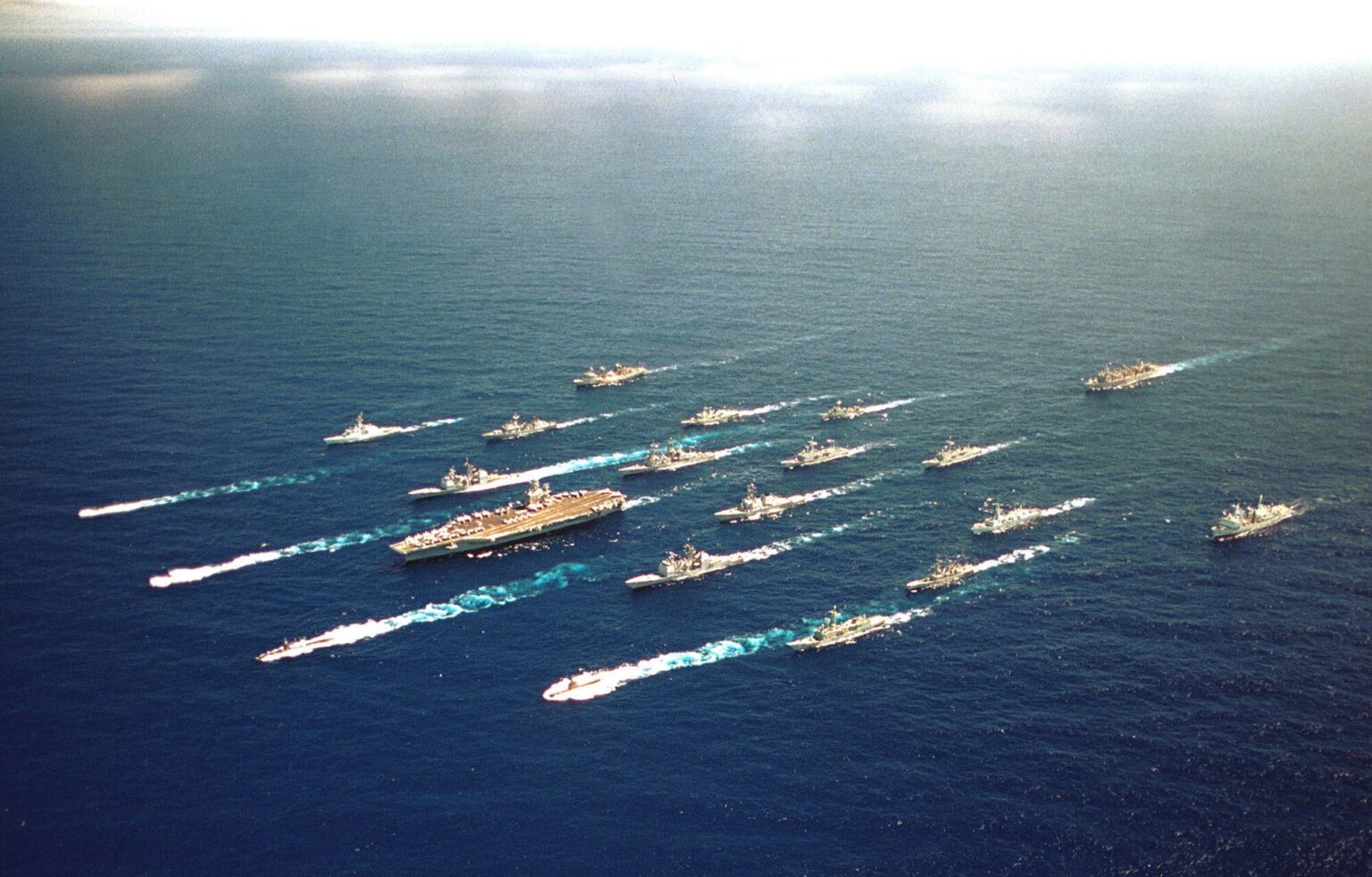 USS Abraham Lincoln, 286 günlük deniz görevinin ardından Tayland’a ulaştı. Abraham Lincoln Muharebe Grubu. (Fotoğraf: Wikimedia)
