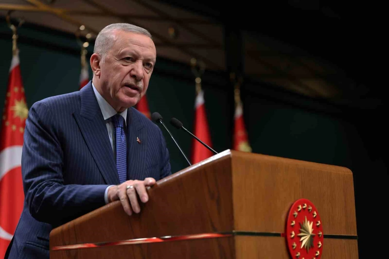 Cumhurbaşkanı Erdoğan, Türkiye, Suudi Arabistan ve Pakistan arasındaki Mekke Savunma Anlaşması'nın İran'ı hedeflemediğini açıkladı. Çerçeve Yasa Cumhurbaşkanı Erdoğan’ın onayını bekliyor (Fotoğraf: TCCB sitesi)