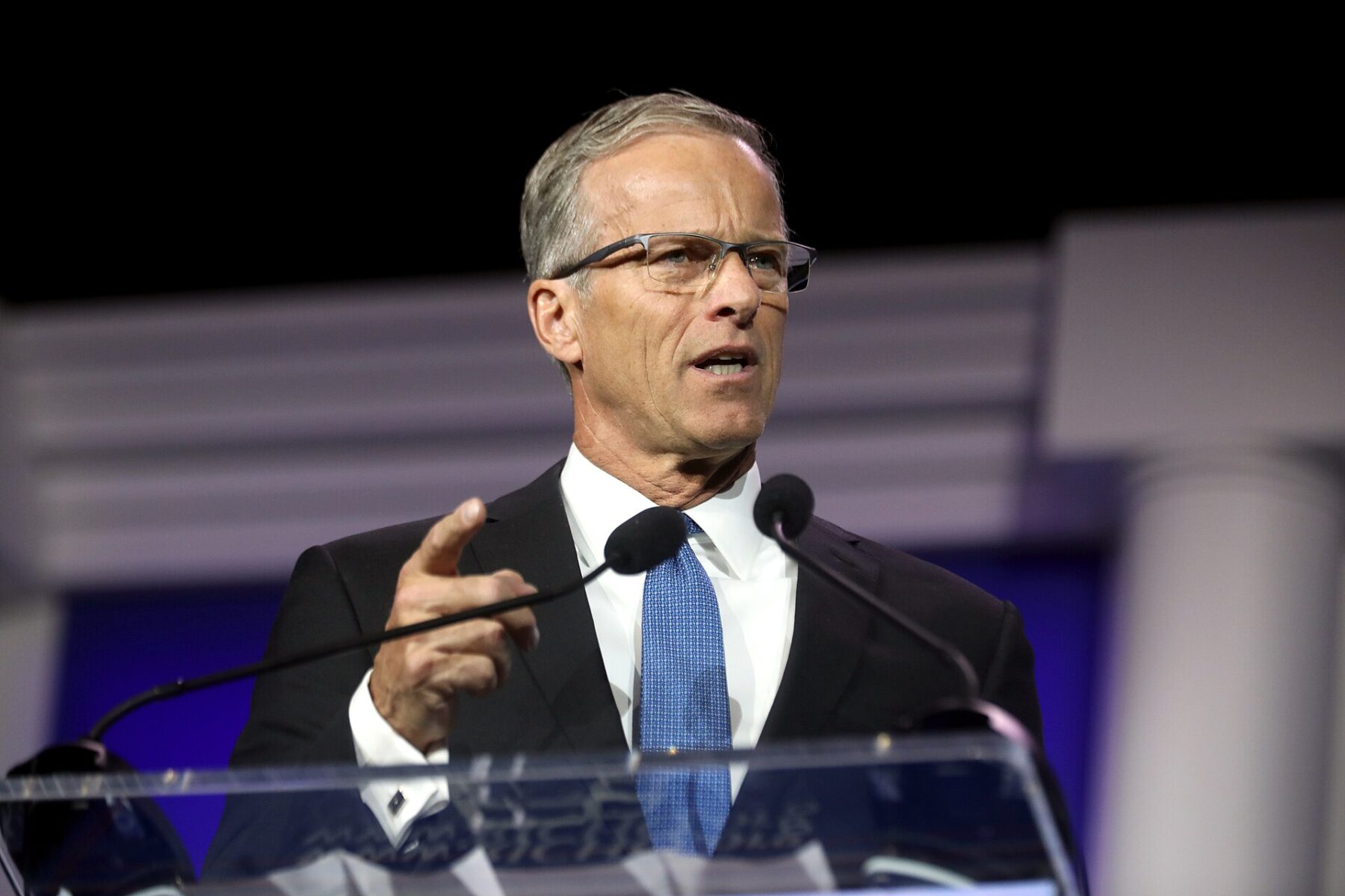 ABD Senatörü John Thune, Nevada'nın Las Vegas kentindeki Venetian Convention & Expo Center'da düzenlenen Cumhuriyetçi Yahudi Koalisyonu'nun 2023 Yıllık Liderlik Zirvesi'nde katılımcılarla konuşurken. (Fotoğraf: Wikimedia)