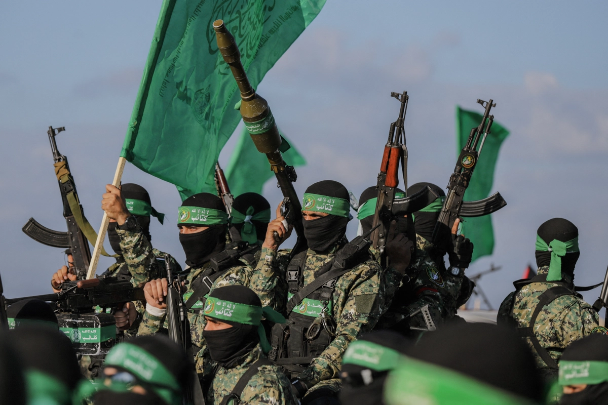 ABD Hamas'ın finansman ağına yaptırım kararı açıkladı. Filistinli terör örgütü Hamas mensupları, Gazze Şehri’nde bir bölgeyi güvenlik altına alıyor. 01 Şubat 2025. (Fotoğraf: Saeed Jaras, Middle East Images, AFP - Getty Images, The Epoch Times aracılığıyla)