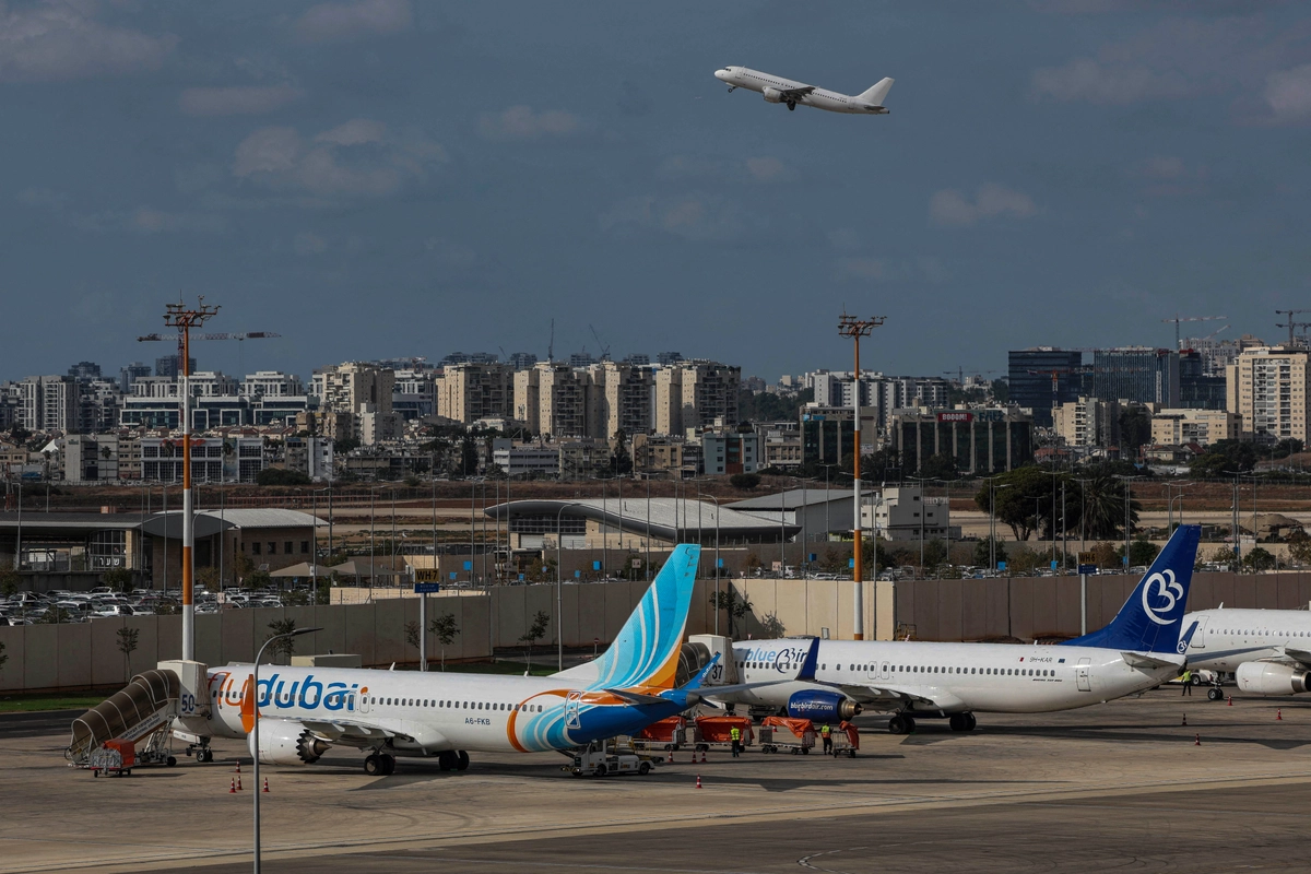 Flydubai yardımcı pilotunun uçağı İsrail’deki havalimanına veya Ürdün’deki ABD üssüne düşürmeyi planladığı öne sürüldü. 30 Eylül 2026'da Tel Aviv yakınlarındaki Ben Gurion Havalimanı'ndan kalkış yapmadan önce Dubai'ye gitmek üzere bekleyen bir Flydubai uçağı. (Fotoğraf: Jack Guez / AFP, Getty Images aracılığıyla)