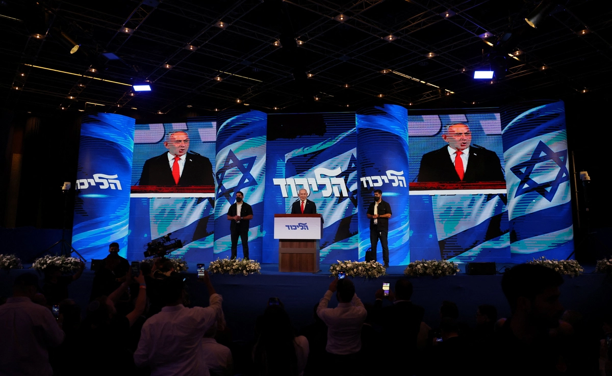 İsrail seçimlerinde Likud ilk sırada yer aldı ancak çoğunluğu sağlayamadı. İsrail Başbakanı ve Likud Partisi lideri Binyamin Netanyahu, 28 Ekim 2026’da Kudüs’teki Likud seçim merkezinde, İsrail genel seçimlerine ilişkin sandık çıkış anketlerinin ardından konuşuyor. (Fotoğraf: Ammar Awad/Reuters)