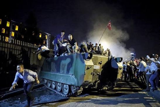 15 Temmuz'un 10. yılında çok sayıda siyasi, mesaj yayımladı. (Fotoğraf: Sosyal medyadan alınmıştır)