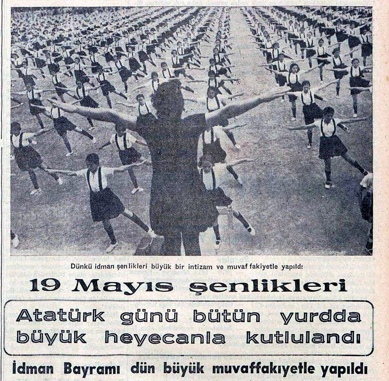19 Mayıs kutlamalarını anlatan eski gazeteler