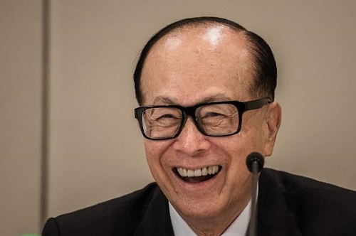 2013 yılından bu yana, Hong Konglu zengin işadamı Li Ka-Shing, Çin’deki tüm gayrimenkulünü sattı ve şimdi şirketlerini Cayman Adalarına taşıyor. (Fotoğraf : Philippe Lopez / AFP / Getty Images)