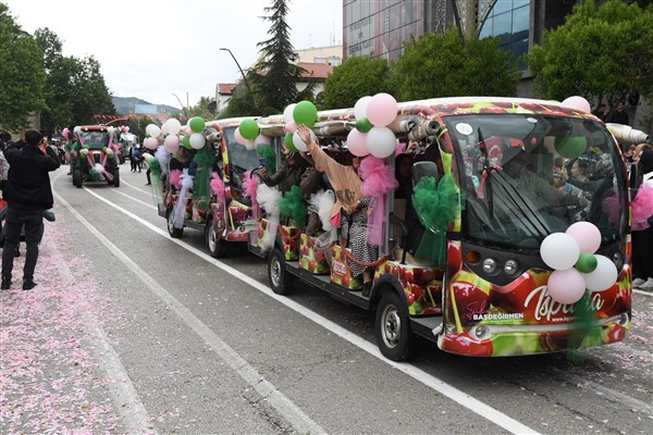 Isparta, Uluslararası Gül Festivali coşkuyla başladı (Fotoğraf: Hibya Haber Ajansı