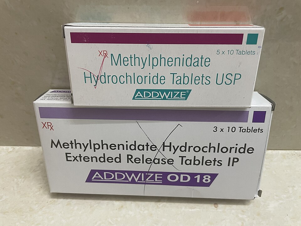 Hindistan pazarında Add Wize markası altında satılan iki farklı DEHB İlacı metilfenidat formülasyonu. (Fotoğraf: Wikimedia)