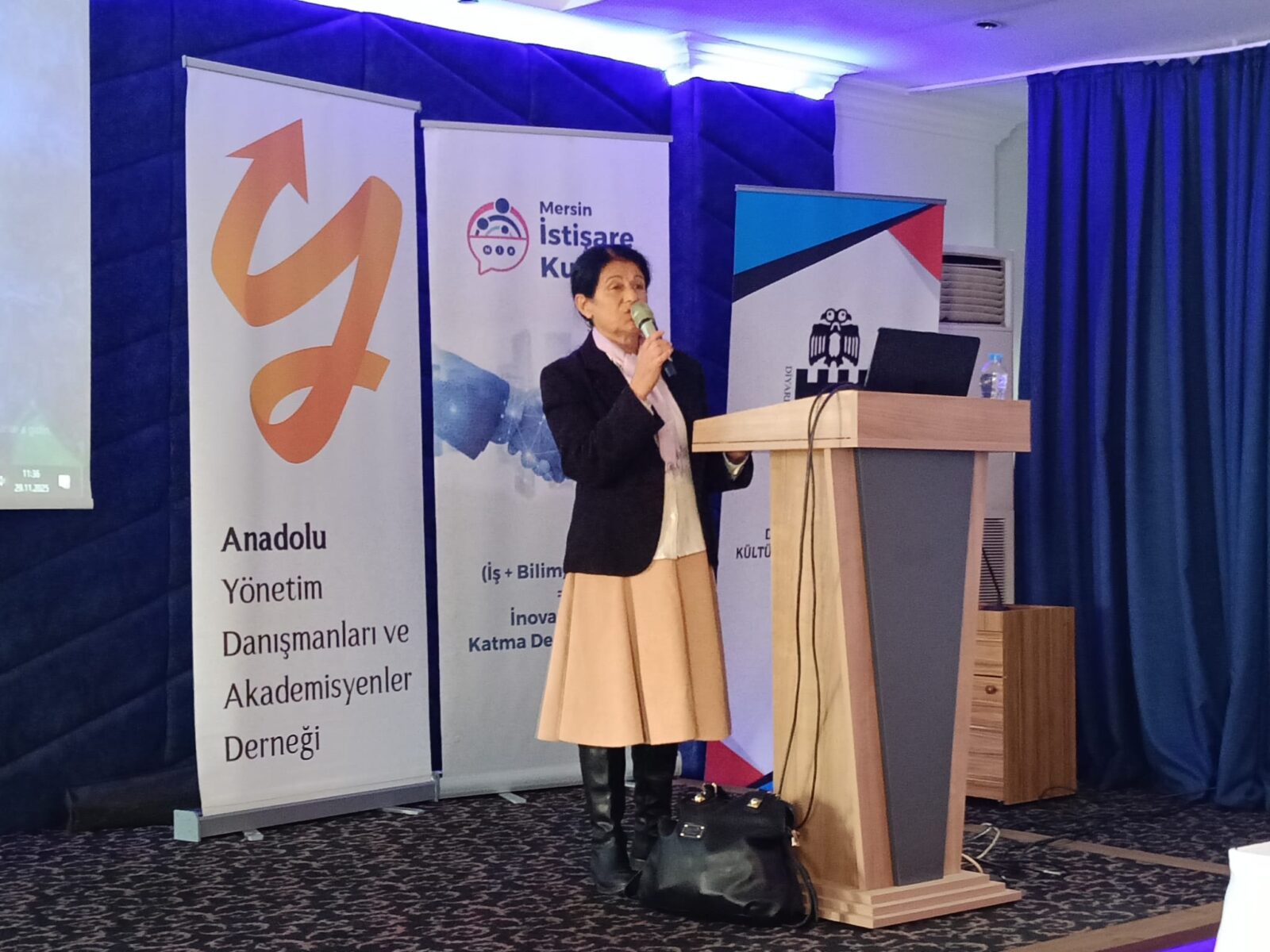 Mersin İstişare Kulübü, Kasım ayı toplantısında çevre ve atık yönetimi konularını ele aldığı “Çevre Sorunları ve Çözüm Önerileri” başlıklı bir buluşma gerçekleştirdi.