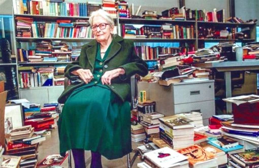Prof. Dr. İoanna Kuçuradi (Foroğraf: Plüton)