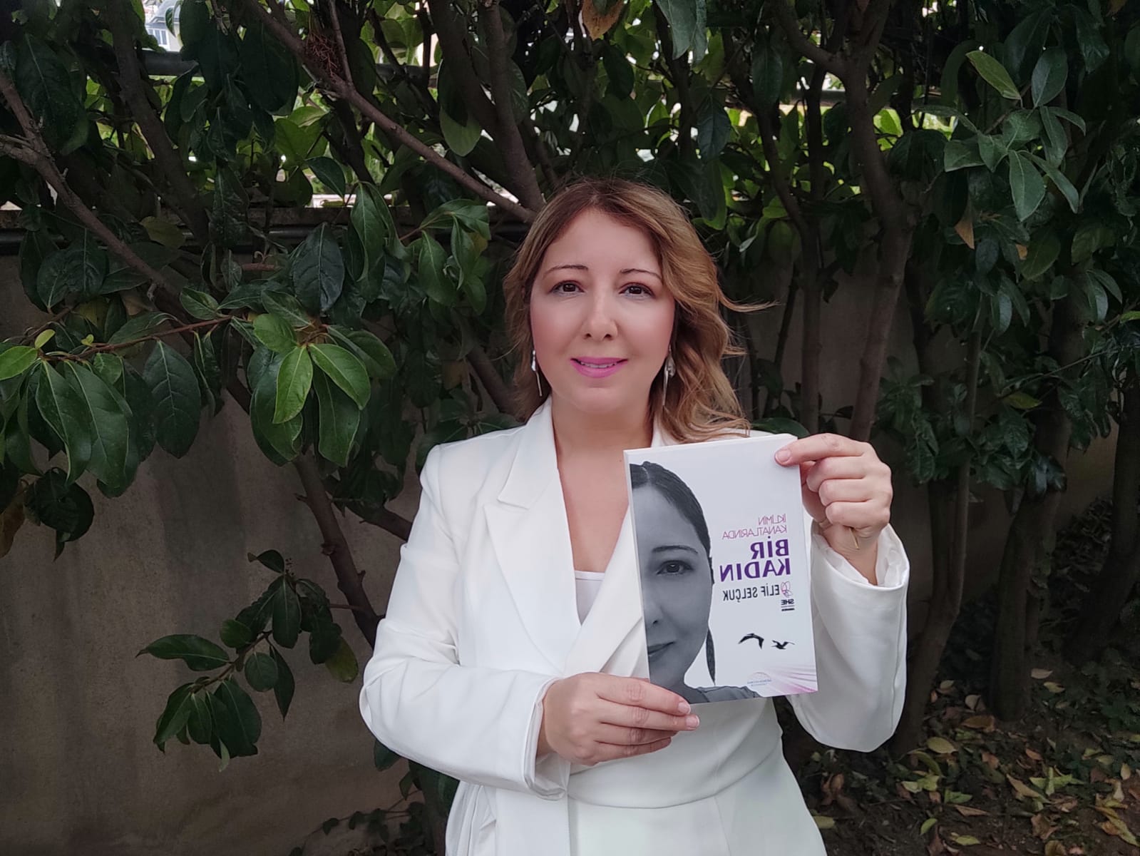 Tuvalu Dışişleri Bakanı’nın Çağrısına Elif Öğretmen'den Kitap İle Yanıt (Fotoğraf: The Epoch Times TR)