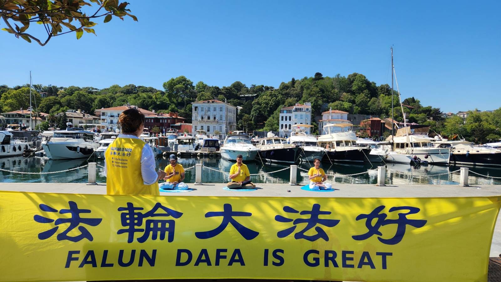 Falun Gong uygulayıcıları, Çin Komünist Partisi(ÇKP)'nin 26 yıldır Falun Gong uygulayıcılarına karşı sürdürdüğü zulüm hakkında bilgi verdi.